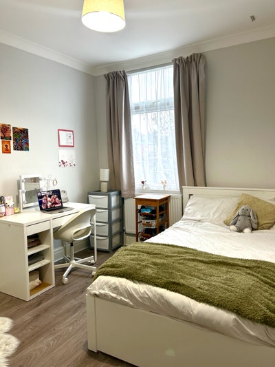 Bright Room in Dollis Hill Main Photo