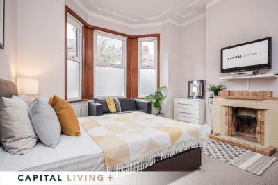 Modern double room - Tooting Main Photo