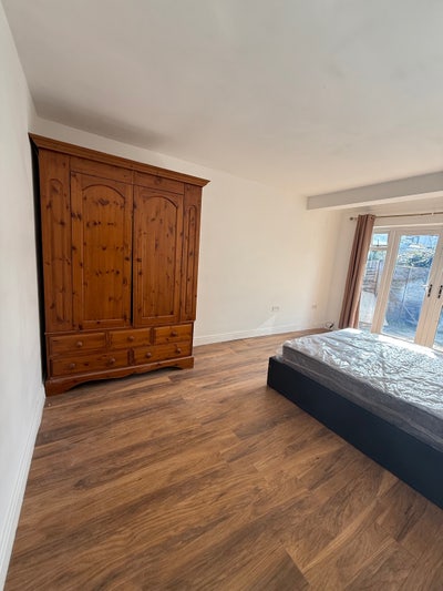 Large Double Room in Slough &pound;730pm  Main Photo