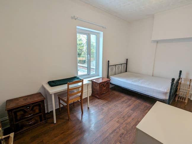 Range of large rooms available in Willesden Green Main Photo