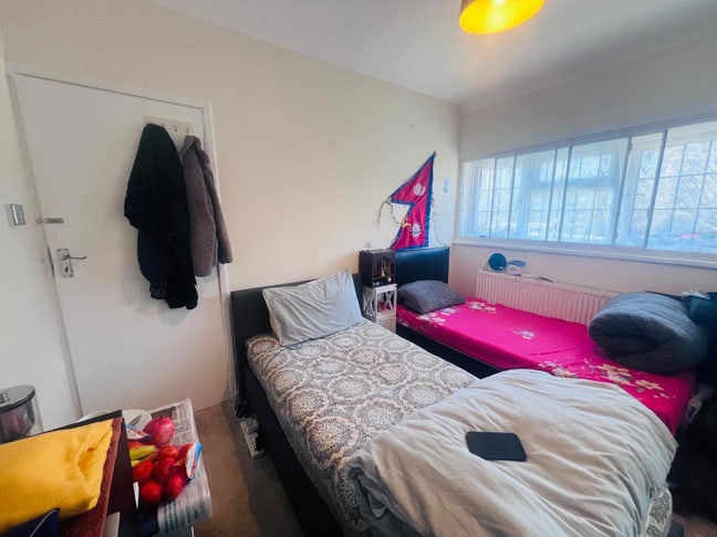 One double room available near Hatton Cross st  Main Photo