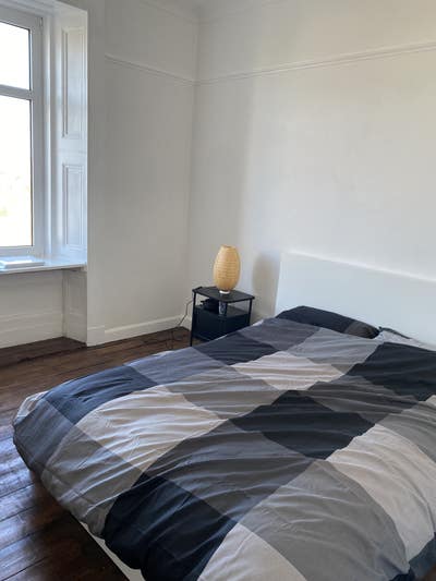 Spacious room, close to Dalry park and centre  Main Photo