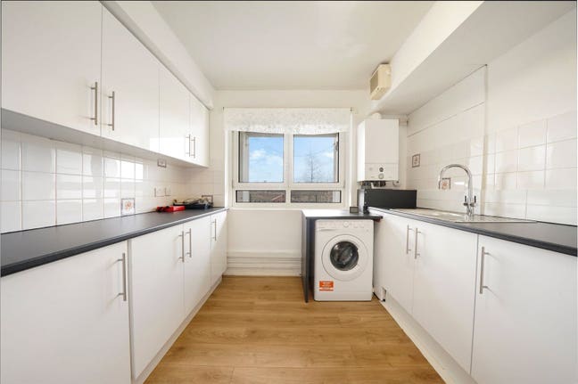 A Spacious 3 Bedroom Flat Located in Walthamstow Main Photo