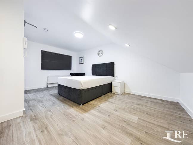 Modern Ensuite Double Room in Queensbury  Main Photo