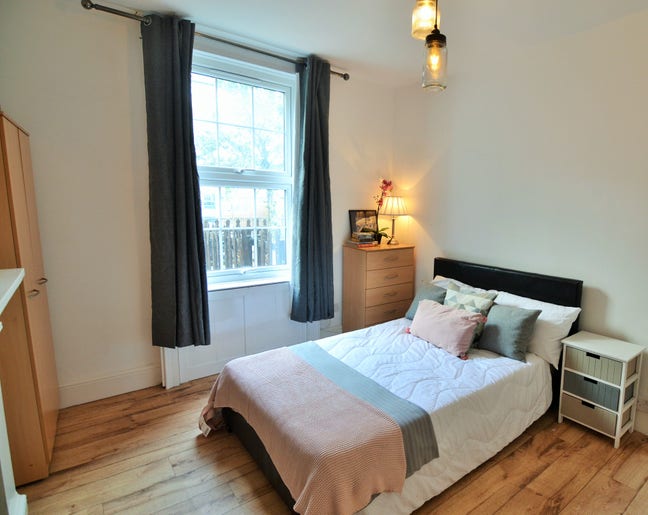 Boutique professional only house-share (HS) Main Photo