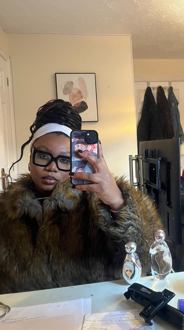 Looking for Flatmate to buddy up/ double room Main Photo