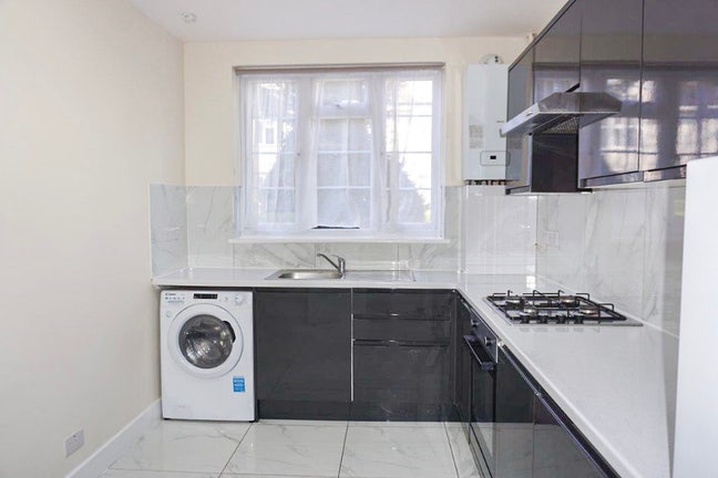 Bright & modern 1 bed flat in Chingford E4 Main Photo