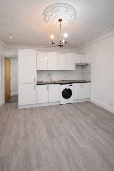 Studio in Ealing Broadway Main Photo