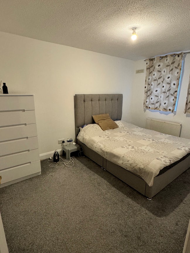 Double room near Heathrow airport  Main Photo