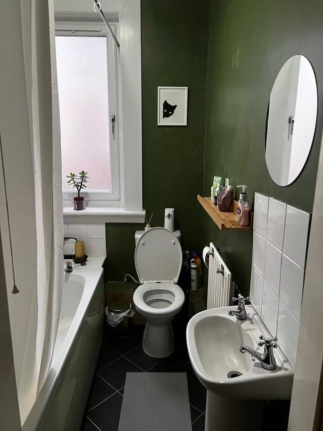 One double bedroom to let Main Photo