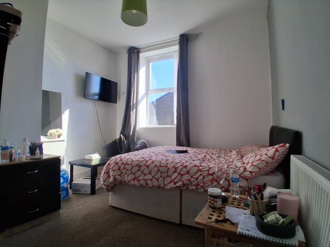 1 Double En Suite  Room Available in L4!  Main Photo