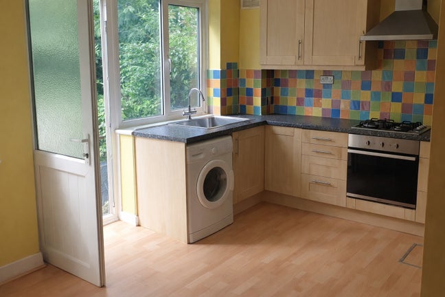 Short-Term  1 to 3 Months (All Bills Included)  Main Photo