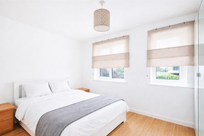 Modern flat next to the Park | Canada Water Main Photo