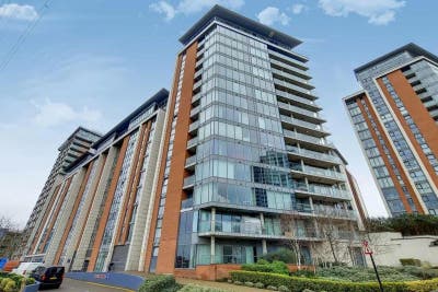 Spacious Double En-Suite|Steps from Royal Victoria Main Photo