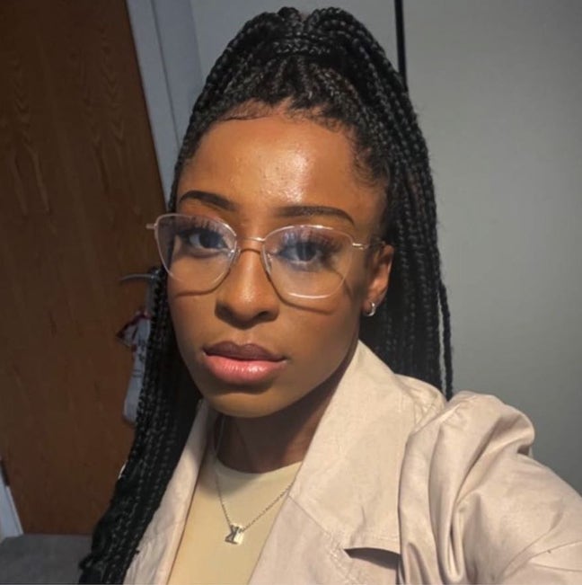 Professional Female seeks a single or double room Main Photo