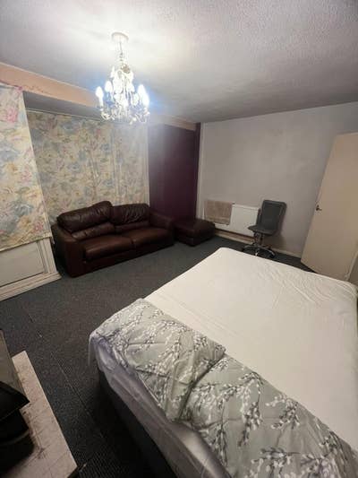 3 different bedroom available for rent  Main Photo