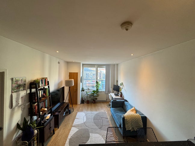 1-Bedroom Flat in Brixton – 2–3 mins from Station  Main Photo