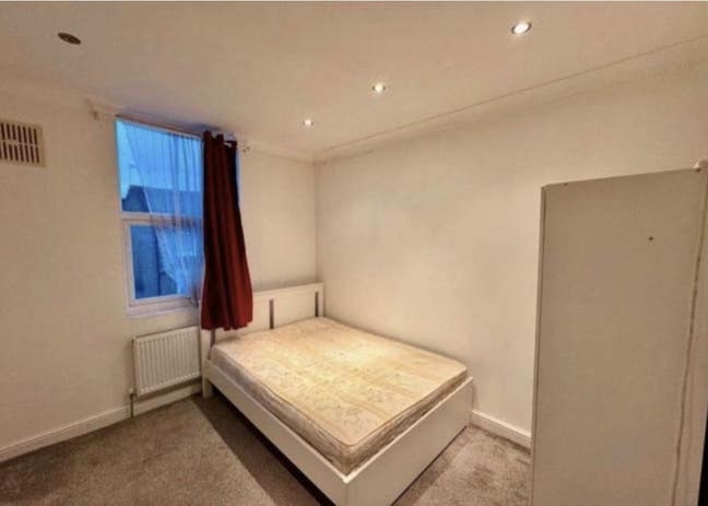🌟5 Superb Rooms - 5min to DLR - Close to Stores!  Main Photo