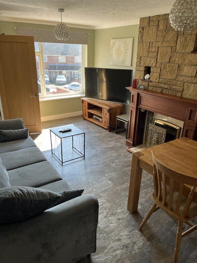 Newly decorated 3bed Main Photo