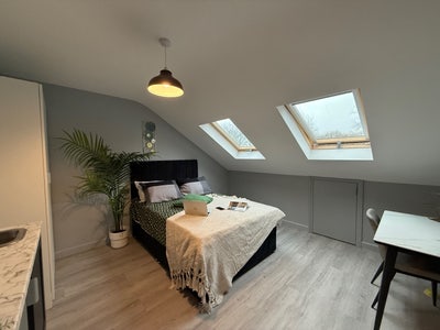 Luxury En-Suite bedroom with Private Kitchenette  Main Photo