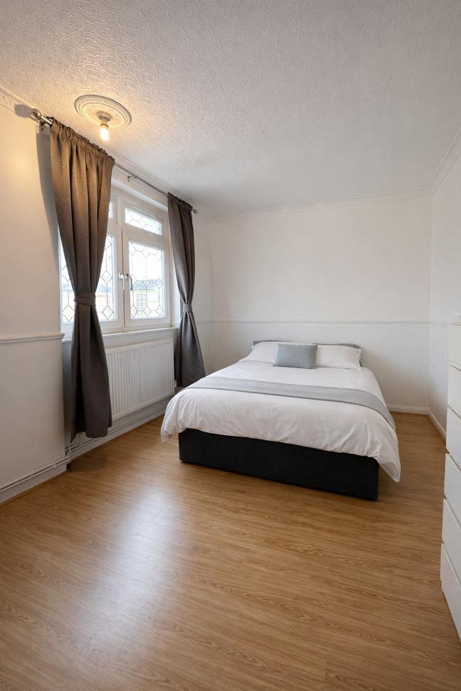Bright Double in 4 Bed Flat in Canary / ASAP Main Photo
