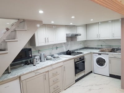 Spacious small one bedroom flat Main Photo