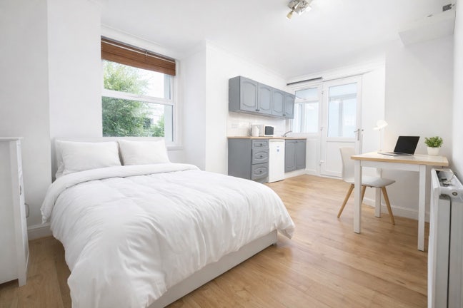 Small Studio in Kilburn Main Photo