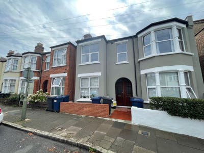 2 Bed Garden Flat N2 8BH Main Photo