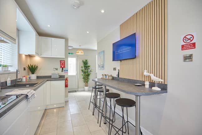 Beautiful house share available - NR4 Fountains rd Main Photo