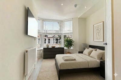 Modern Double with Ensuite in Central Southend Main Photo