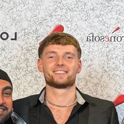 Looking for a flat mate to move in with Main Photo