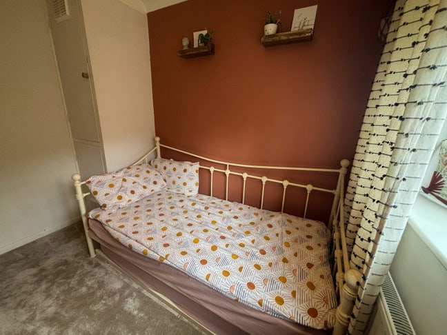 Single room to rent in Kirkstall (Bills inc)  Main Photo