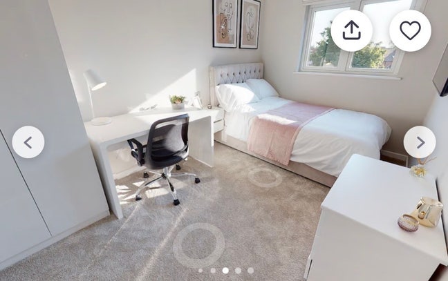 1 Double room with en-suite Main Photo