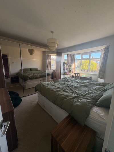 Large room 15 minutes from Greenwhich  Main Photo