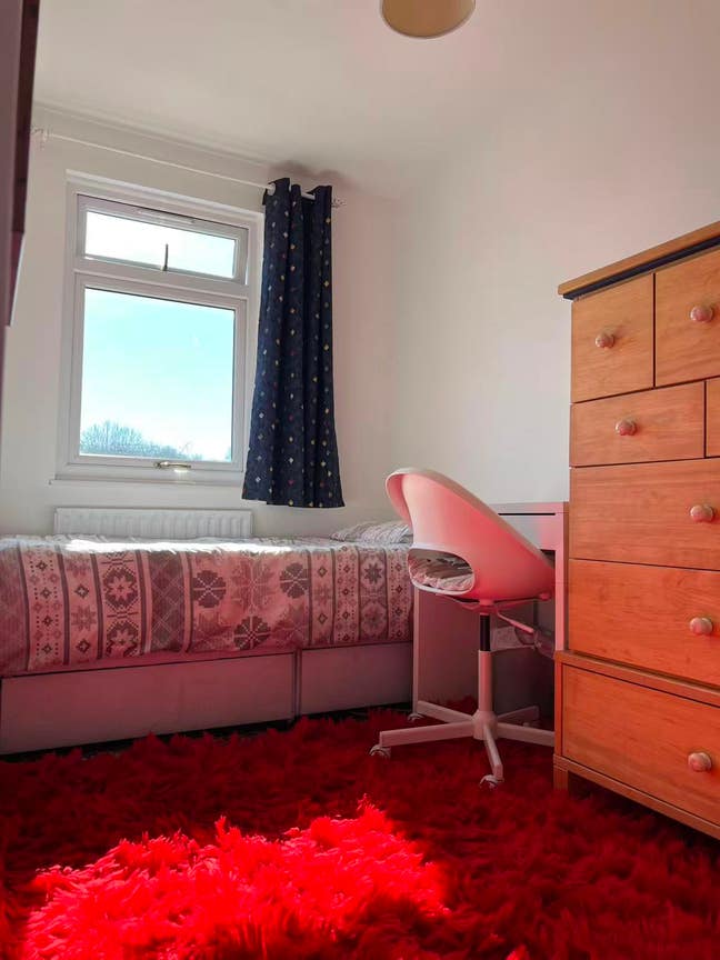 Cheap, comfortable and convenient Main Photo