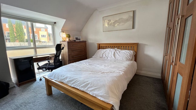 Nice ensuite double room in a furnished house Main Photo