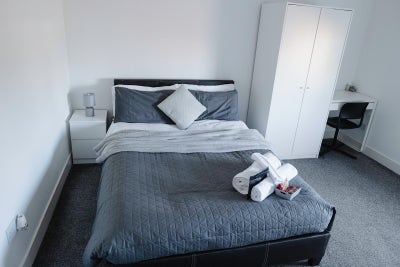 3 Ensuite Bedrooms Perfect for Professionals Main Photo