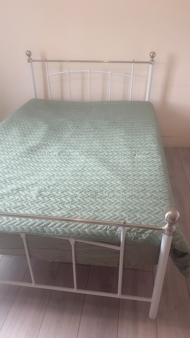 Spacious double room en-suite Main Photo