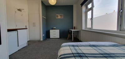 🏡 Large en-suite room, No deposit! Main Photo