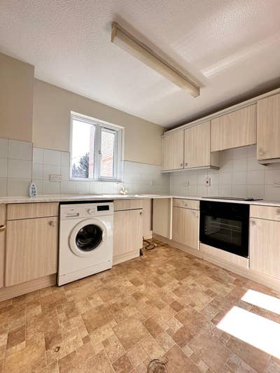 1 Bedroom Flat With alocated Parking  Main Photo