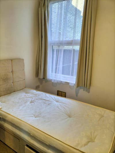 If you're over 50 & appreciate a very quiet house Main Photo