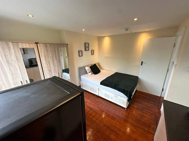 Studio and Ensuite Minutes Away Bakerloo Line!! Main Photo
