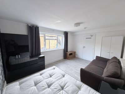 Double room to let  Main Photo