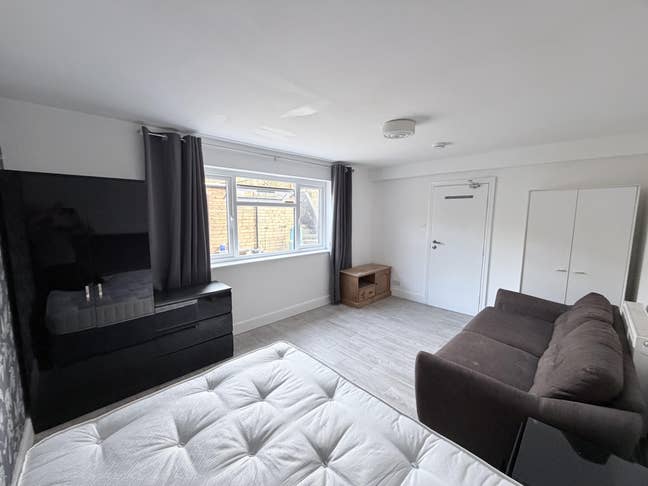 Double room to let  Main Photo