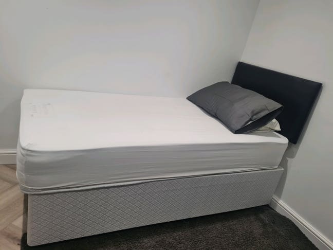 Single Room Main Photo