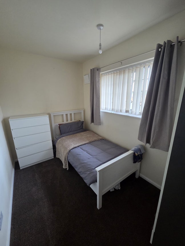 Single Room in Dudley Main Photo