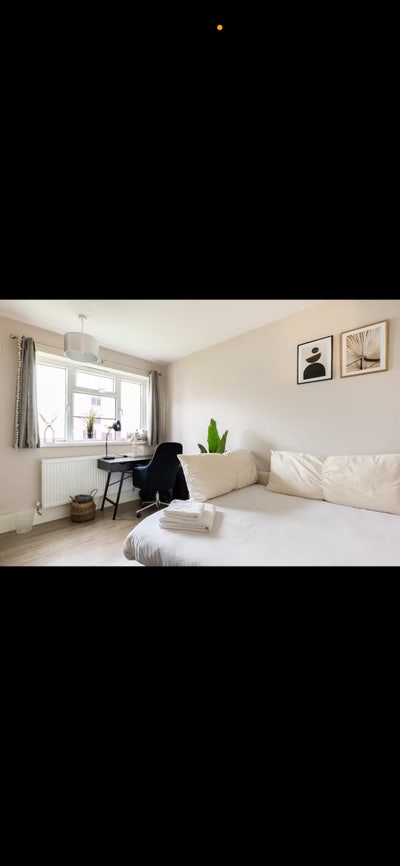 Charming Double Room Near Richmond Park/ Kingston Main Photo