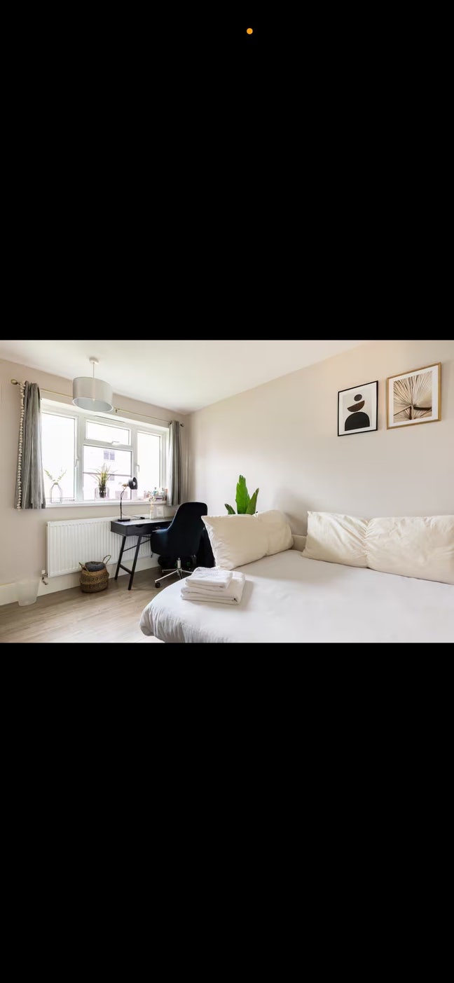 Charming Double Room Near Richmond Park/ Kingston Main Photo