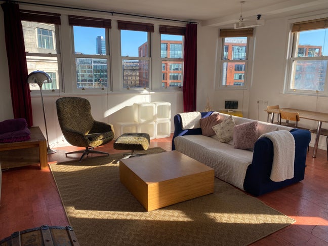 Central, stylish and large 2 bedroom flat.  Main Photo