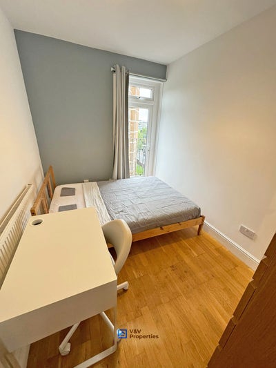 Lovely Room with Balcony and Close to the Park🌳 Main Photo